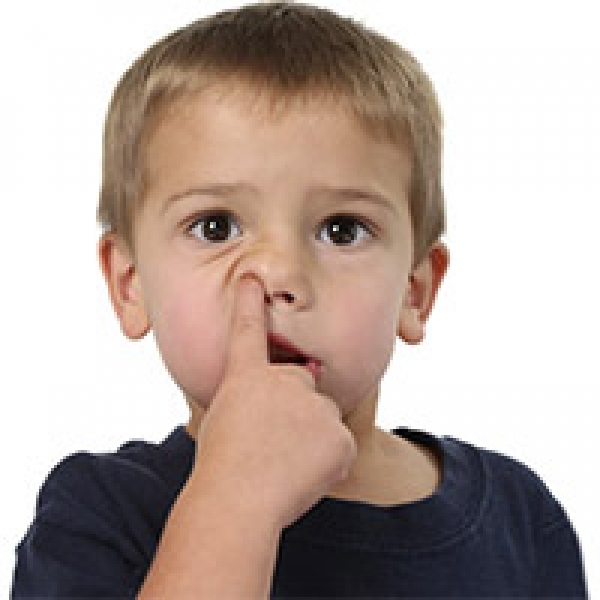 Если ребенок засовывает предметы в нос, ухо